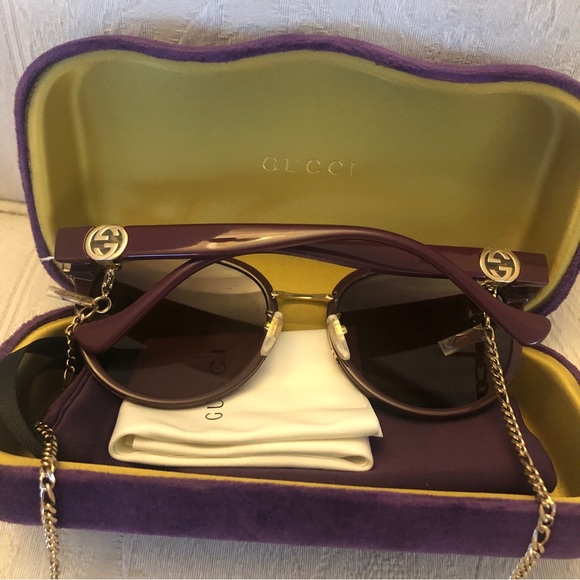 $650 Gucci new style sunglasses with detachable chain new in case - Picture 4 of 12
